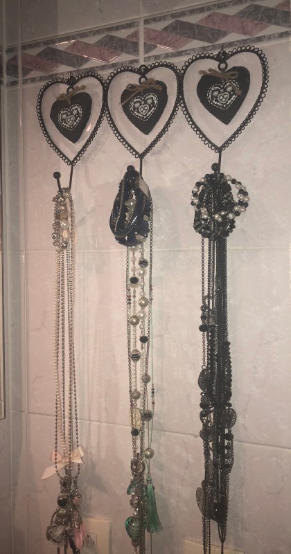 rangement colliers et bracelets So'MakeUp Blog